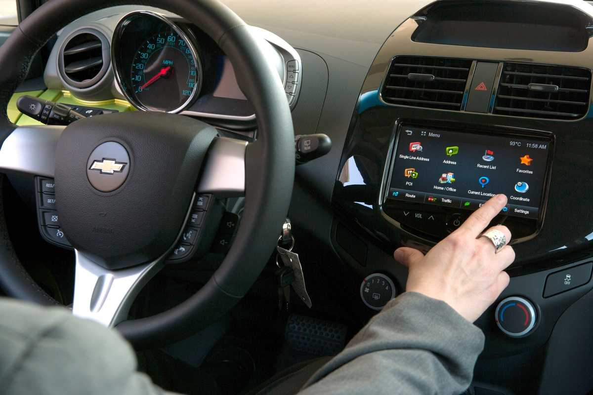 Современные кнопки в автомобиле, используем с осторожностью - советы эксперта