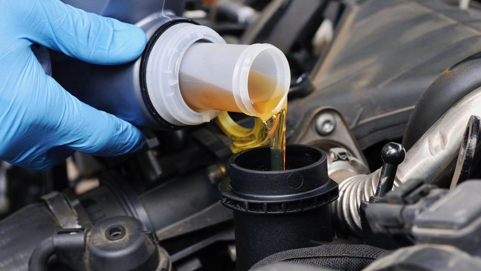 Как часто надо менять масло в двигателе?
