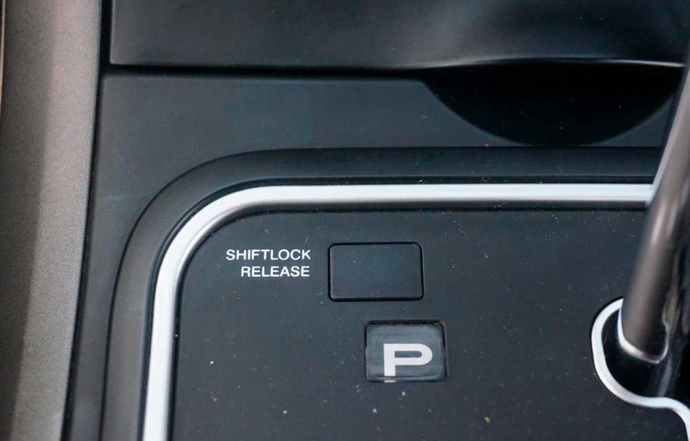 Shift lock release и другие кнопки на автоматической коробке